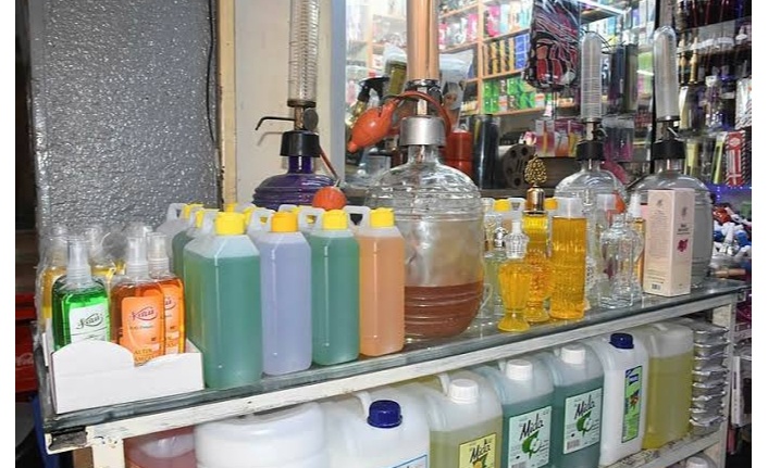 Kolonya dükkanlarında korona virüsü yoğunluğu