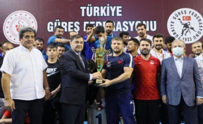 ASKİ Spor Türkiye Serbest Güreş Süper Lig'de şampiyon