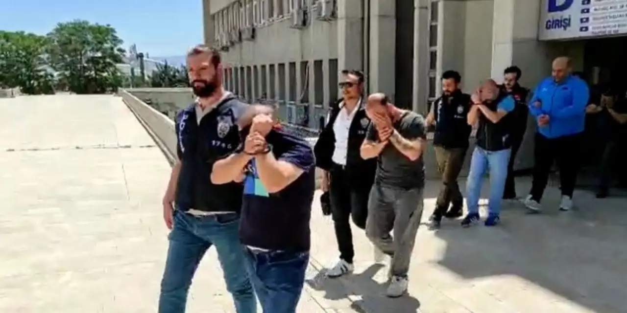 Araçları çaldılar, sahiplerine satmaya çalıştılar!
