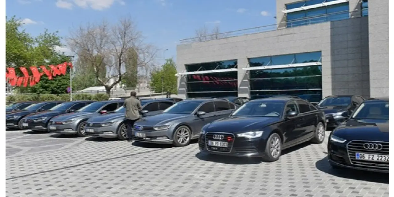 Eski lüks araçların satışı sürüyor