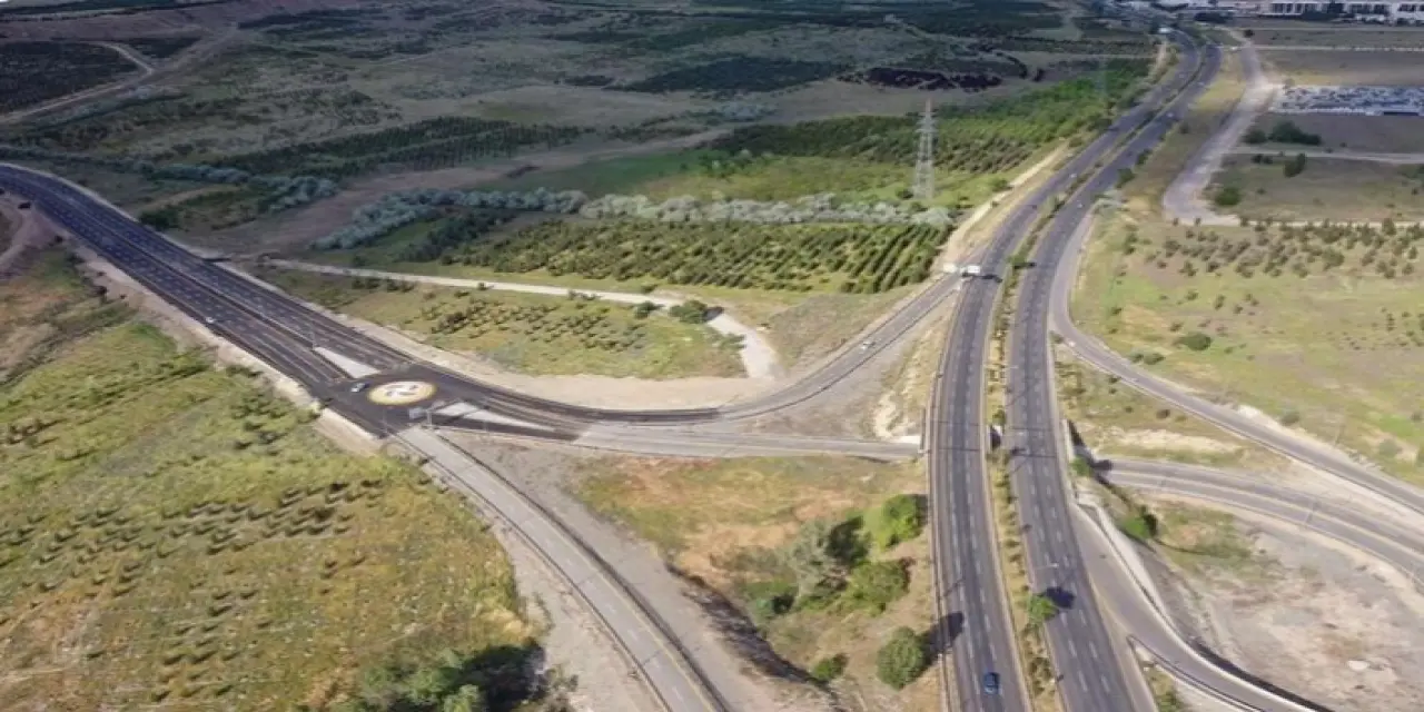 Bağlantı yolu trafiğe açıldı