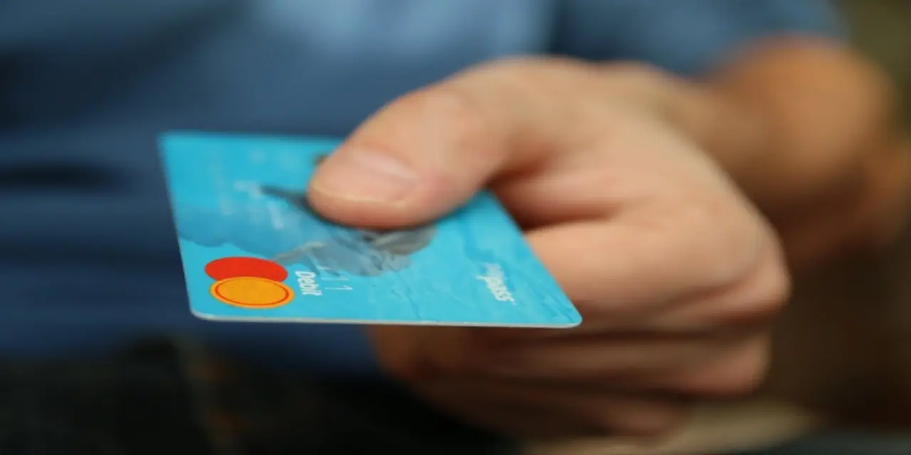 Öğrenciye Kredi Kartı Veren Bankalar Hangileridir?