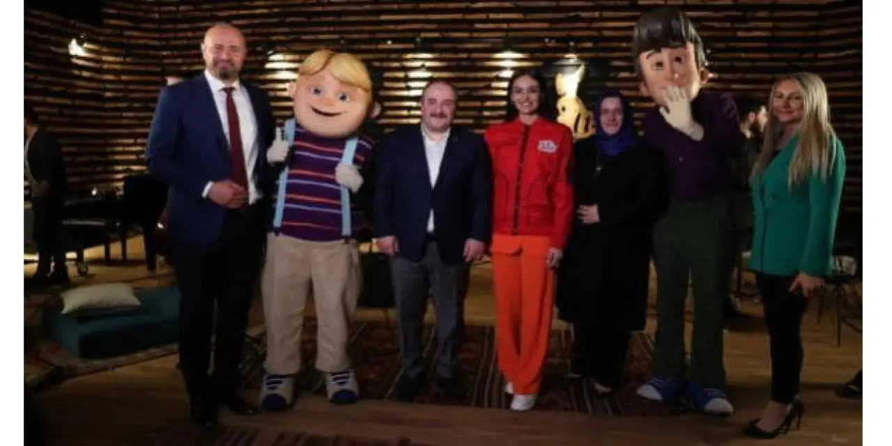 Bakan Varank, ISF Studios'ta gençlerle oruç açtı