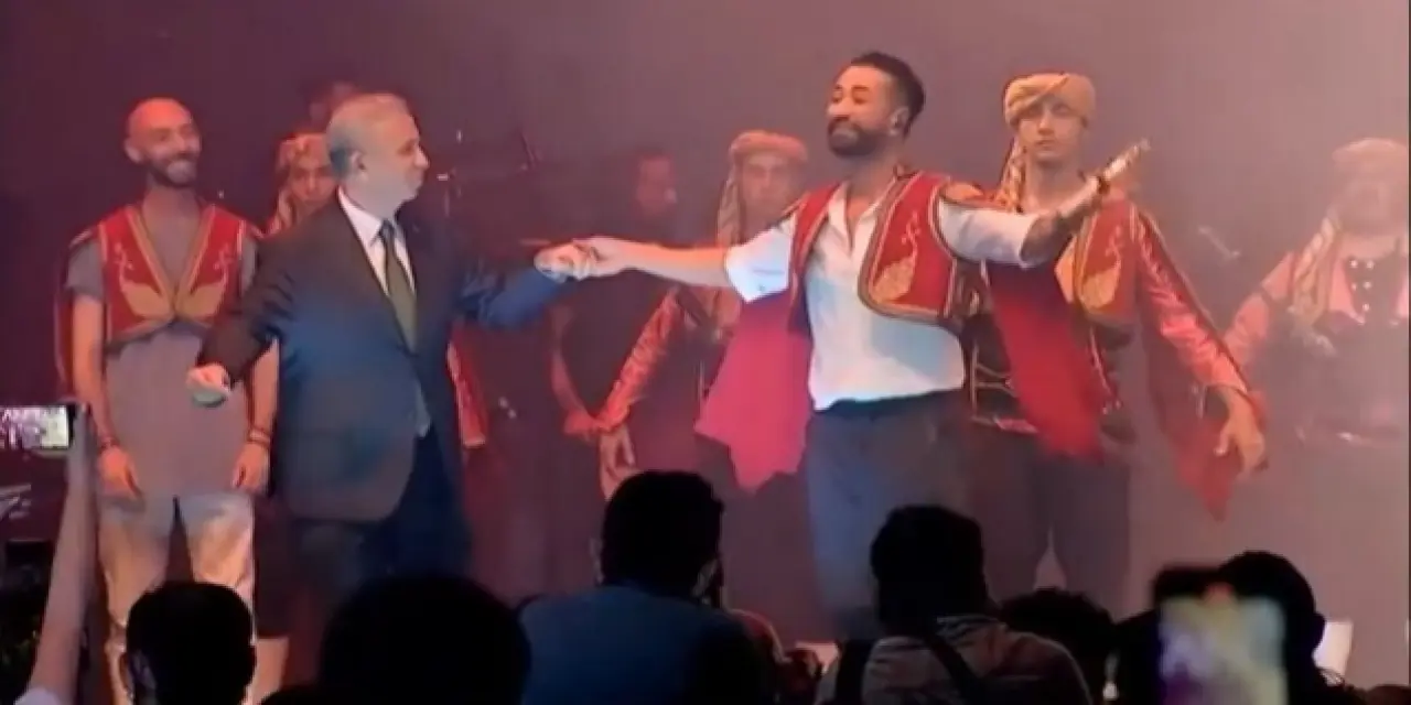 Mansur Yavaş seğmenlere eşlik ederek Ankara Havası oynadı