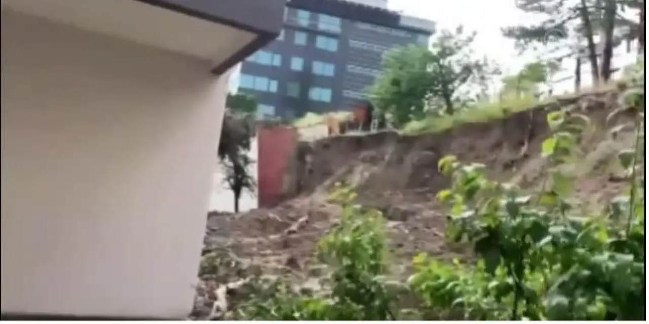 Başkent Ankara’da istinat duvarı çöktü: 4 apartman ve 1 gecekondu tahliye edildi