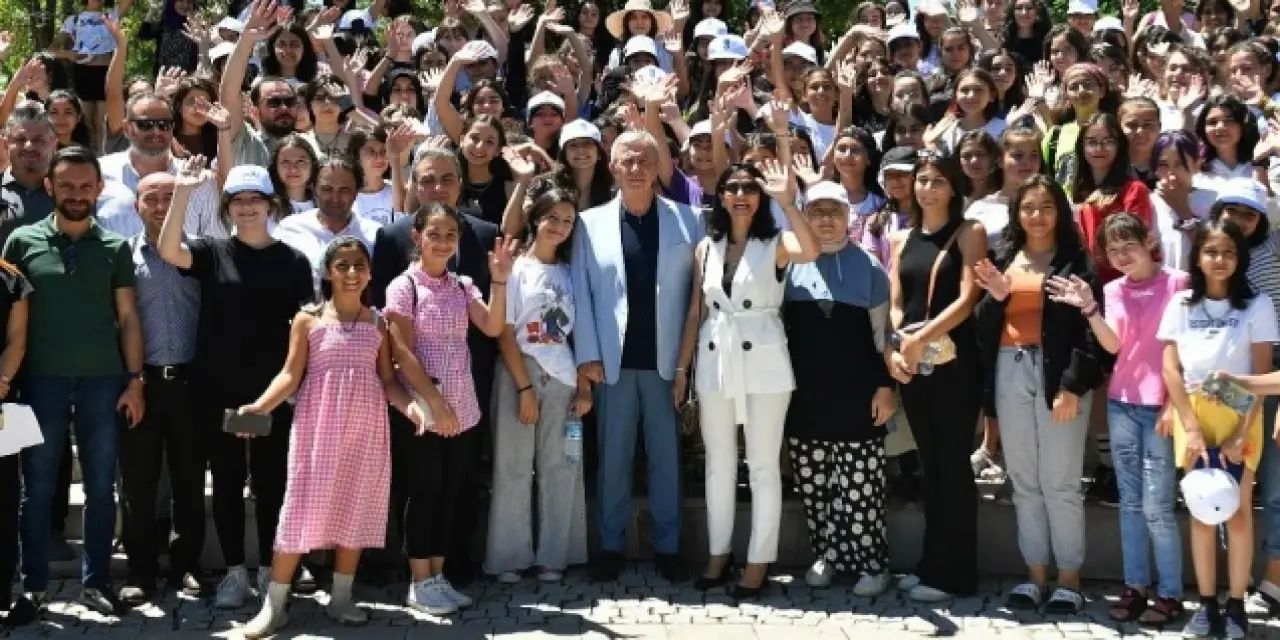 Kesikköprü Yaz Kampı’na Mansur Yavaş Ziyareti