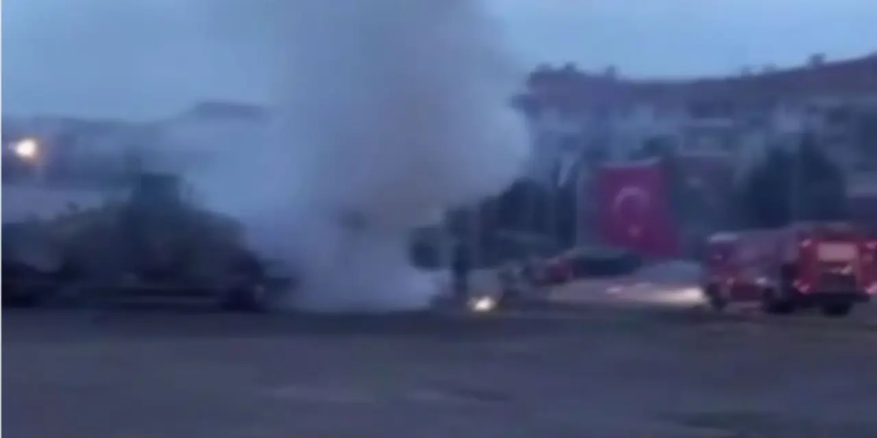 Ankara’da Park Halindeki Tır Alevlere Teslim Oldu